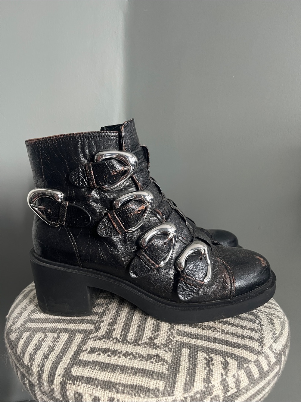 Aerosoles Gavyn boots black distressed leather block heel comfortable 7.5 women